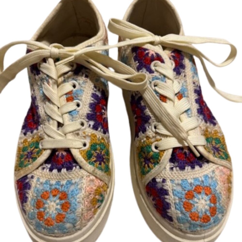 Dirty laundry cute sneakers size 8...only worn a couple of times